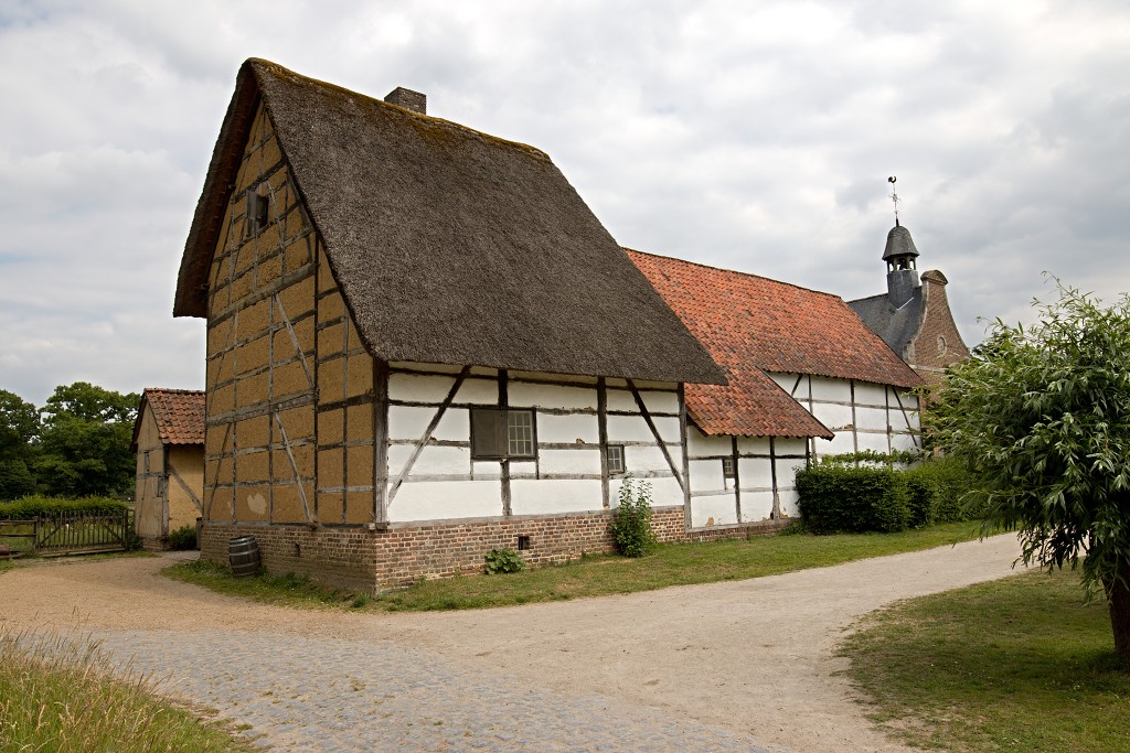 Openluchtmuseum Bokrijk museum belgie hoeve boerderij geit station molen kasteel kerk smidse